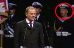 Premier Tusk przemawia na Westerplatte, a żołnierz ZIEWA