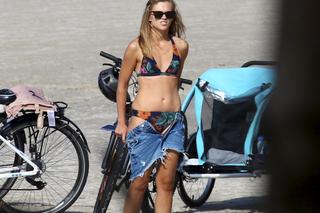 Agnieszka Kaczorowska: Bożenk z klanu baraszkuje na plaży