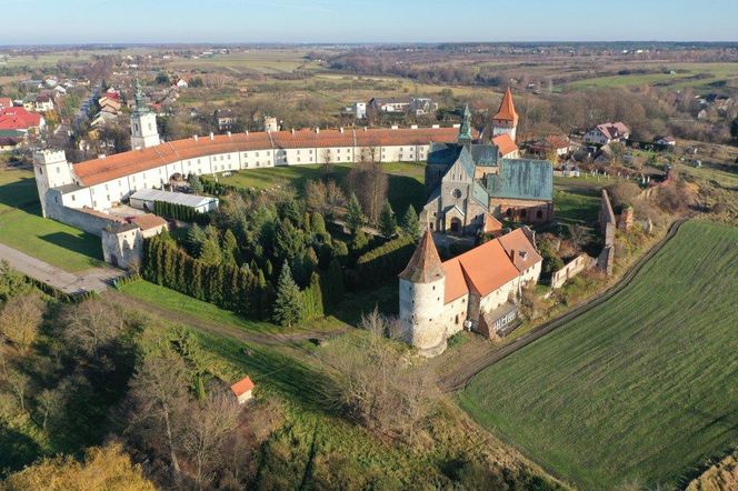 Kawałek Francji tuż obok Łodzi. W Polsce jest tylko kilka takich zabytków