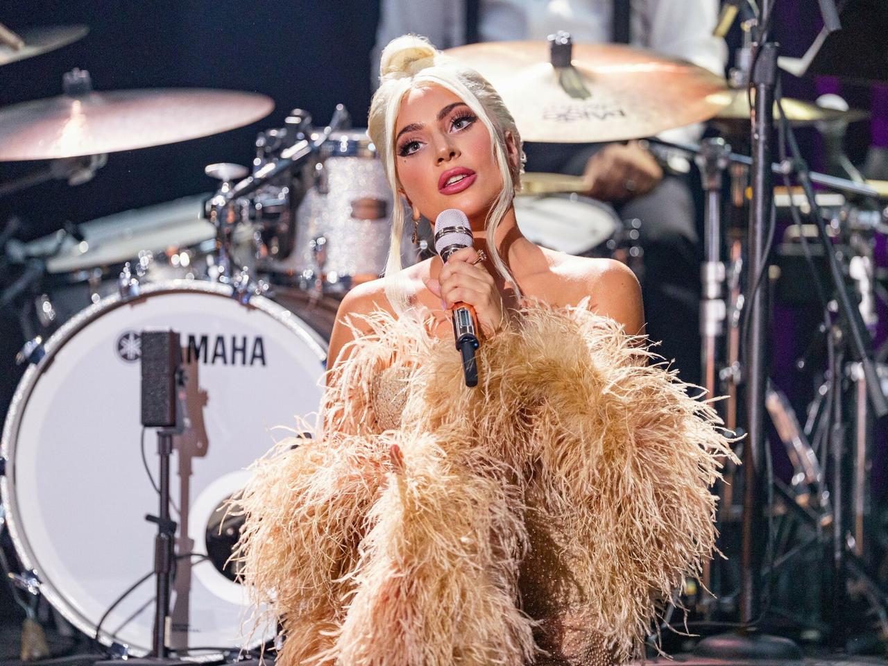 Lady Gaga olśniła wszystkich. Ubrała sukienkę zaprojektowaną przez… siostrę!