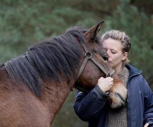Fundacja Inter Pares prosi o pomoc. Brakuje siana dla koni