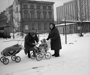 Osiedle Za Żelazną Bramą w Warszawie - stare zdjęcia. Jak wyglądało dawniej, w PRL-u?