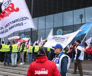 Protest Solidarności w Katowicach przed MCK. Chodzi o konferencję klimatyczną PRECOP