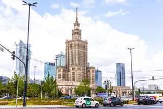 Dowiedz się więcej o jubilacie. Pałac Kultury i Nauki w Warszawie kończy 70 lat: Te lektury pozwolą ci poznać go lepiej