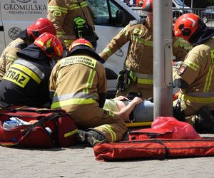 Wjechał w ludzi jak w pachołki. Dwie osoby nie żyją, inni walczą o życie w szpitalu