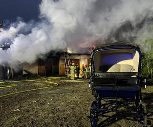 Ogromny pożar w Zakopanem! Płomienie objęły budynki gospodarcze. Na miejscu 10 zastępów straży pożarnej [ZDJĘCIA]