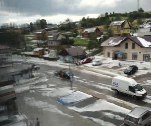 Szok! Potężne gradobicie zmieniło lato w zimę. Rolnicy liczą straty