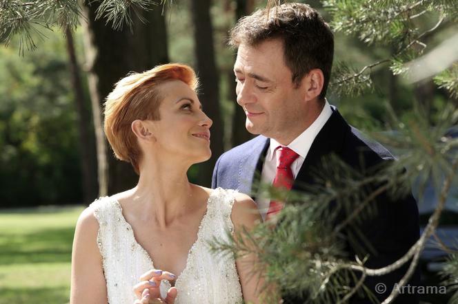 Barwy szczęścia odc. 1376. Marta Walawska (Katarzyna Zielińska), Artur Chowański (Jacek Rozenek)