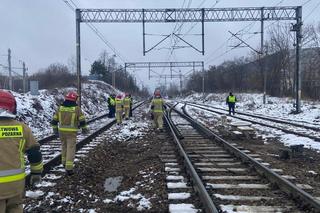 Dramat w pociągu PKP Intercity pod Kielcami. Do akcji w polu musieli wkroczyć strażacy