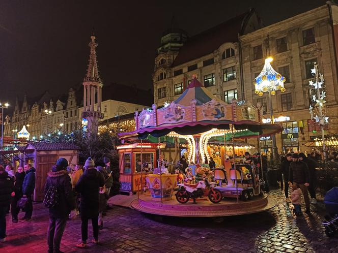 Jarmark Bożonarodzeniowy we Wrocławiu po zmroku. Robi wrażenie! [ZDJĘCIA]