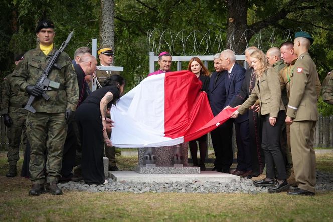 Młody żołnierz zginął na granicy z Białorusią. Odsłonili pomnik na jego cześć. „Niech będzie symbolem”