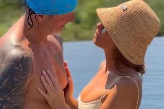 Zamrożona twarz Małgorzaty Rozenek całuje Radka Majdana