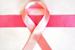 Różowy październik to miesiąc walki z rakiem piersi. Rozwiąż nasz QUIZ i dowiedz sie więcej