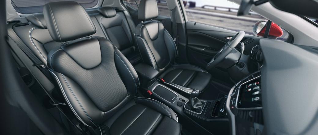 Nowy Opel Astra 2015 - siedzenia