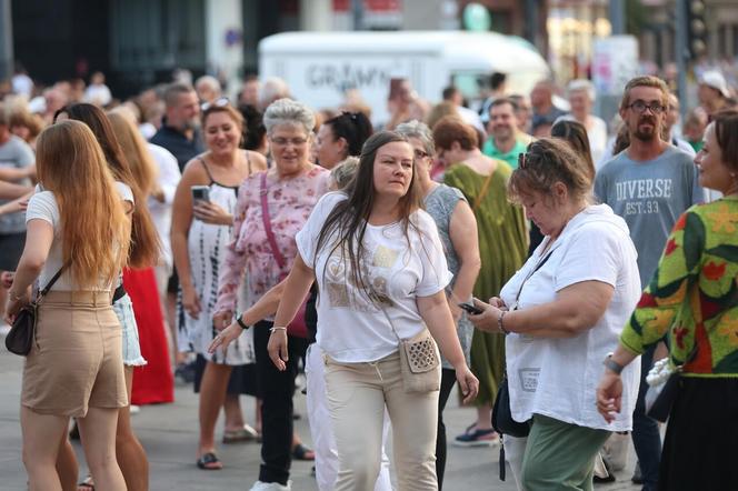 Potańcówka pod Teatrem Śląskim w Katowicach. Tłumy wręcz oszalały ZDJĘCIA