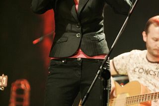 Macierzyństwo uratowało Agnieszkę Chylińską. Jej metamorfoza od scenicznej bestii do czułej matki