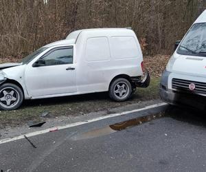 Wypadek na drodze krajowej. Zderzyły się ze sobą cztery pojazdy