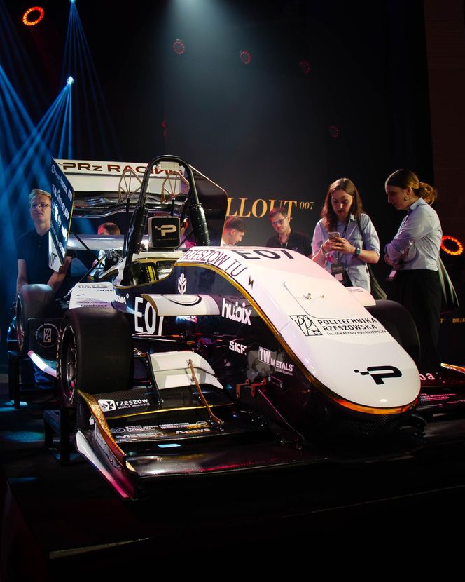 Studenci z Politechniki Rzeszowskiej zbudowali bolid