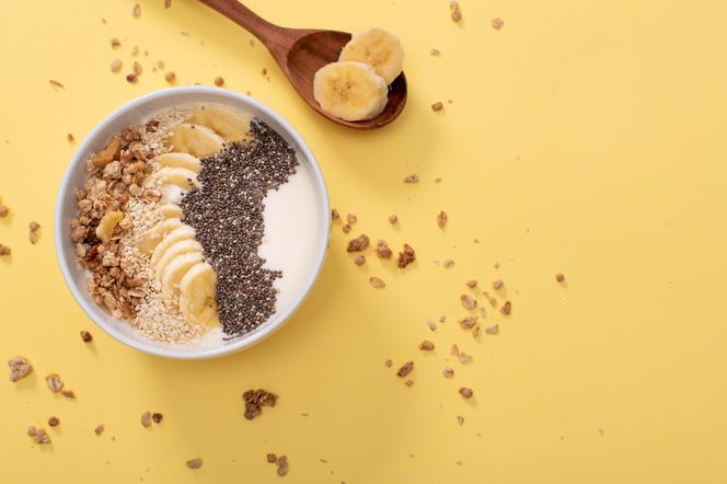 To smoothie w misce to śniadanie mistrzów. Kilka składników, które świetnie wpływają na zdrowie