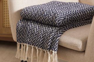 Ciepły koc - idealny prezent na święta. Te koce są niezwykle modne! Zobacz, co będzie na topie w 2024 roku