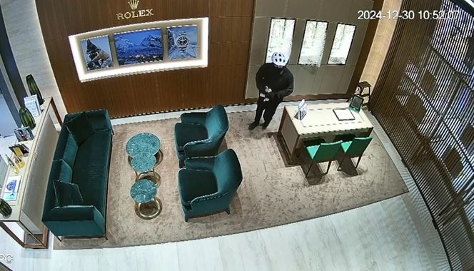 W 1,5 minuty zrabowali zegarki warte 2 miliony. Nagranie z zuchwałego skoku na jubilera w Galerii Mokotów