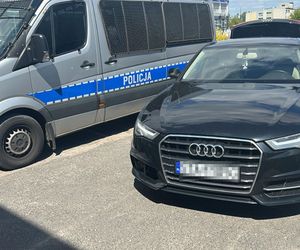 Nielegalna broń i substancje w samochodzie. Zatrzymano 23-latka w Warszawie