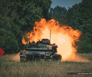 Czołgi Abrams strzelają na poligonie