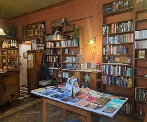 To najlepsze księgarnio-kawiarnie w Krakowie. Zachwyca w nich klimat, jedzenie i książki [GALERIA]