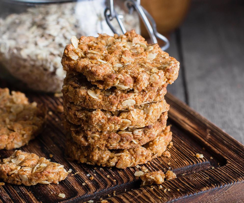 Idealna na przekąskę w pracy. Te ciasteczka owsiane nie mają cukru ani mąki