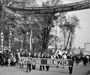 Hasła propagandowe PRL - czy dasz radę je dokończyć w quizie?