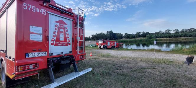 Wielkopolskie/ Gaszenie hałdy odpadów w Rawiczu może potrwać jeszcze kilkanaście godzin
