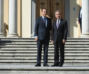 Chiński szef MSZ Wang Yi w Polsce. Spotyka się z Sikorskim i Nawrockim