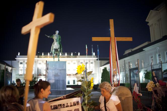 Krzyż przed Pałacem Prezydenckim 