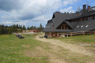 To najwyżej położona restauracja w Śląskiem. Mieści się w Beskidach