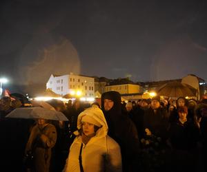 Światełko dla Pawła Adamowicza. Tłumy na wiecu w Gdańsku 