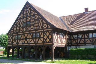 Drewniane domy podcieniowe. Myślisz, że są tylko na Żuławach – nieprawda, są w całej Polsce 