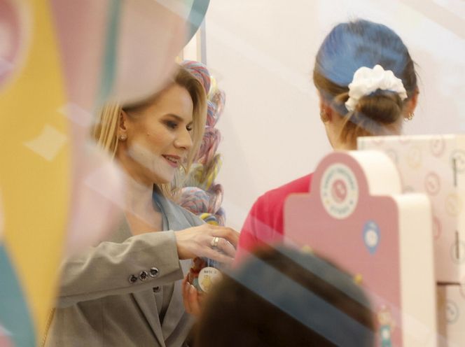 Marta Nawrocka kupuje prezenty na Dzień Dziecka