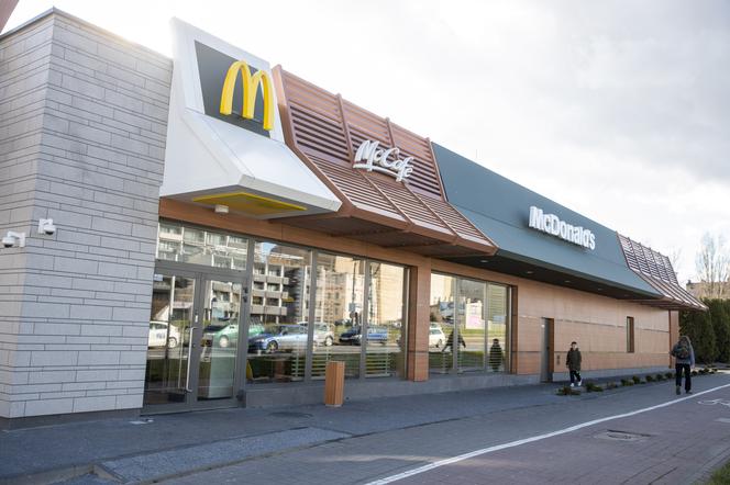 Potężny szturm i ogromne kolejki w warszawskich McDonaldsach. Wiemy, co się dzieje