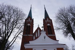 Pomysł na jednodniową wycieczkę niedaleko Lublina. W Garbowie możesz podziwiać kościół w stylu neogotyckim i dworek kupiony od rodziny Czartoryskich! 