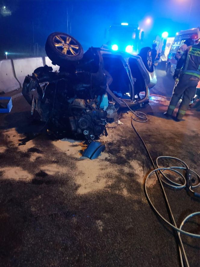 Groźny wypadek w Gdańsku. Dachowanie auta na ul. Sucharskiego