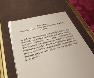 Sztandar Sokoła w Lesznie jak nowy. Przeleżał w ziemi kilka lat!