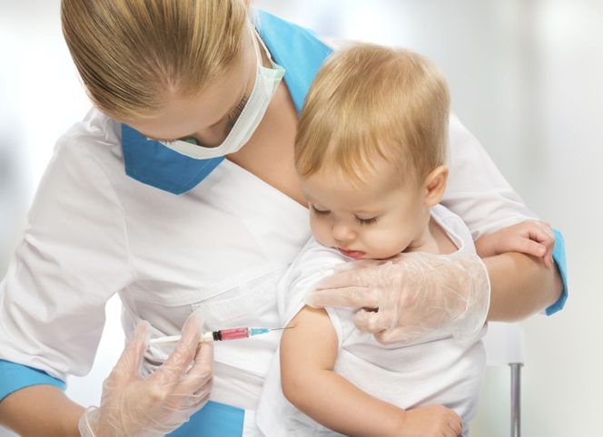 Szczepienie przeciwko pneumokokom - na NFZ, możliwe powikłania, ochrona