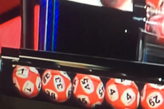 Lotto - fatalna wpadka: dwa numery na jednej kuli [VIDEO]