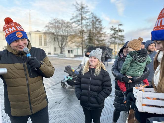 Ekipa Radia Eska na Jarmarku Świątecznym na Targach