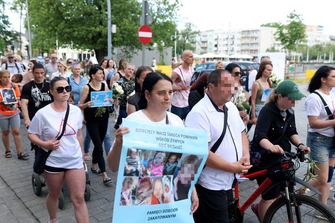 Pan Artur płakał w tracie białego marszu w Częstochowie. "Kamilek śni mi się po nocach"