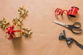 Jak zapakować prezent na święta? Zobacz proste i skuteczne sposoby! 