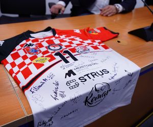 Siatkarze KPS-u z medalami na szyi, dziękowali kibicom za udany sezon