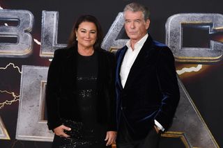 Pierce Brosnan i Keely Shaye Smith 