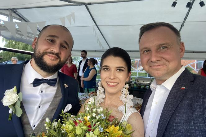 Prezydent Andrzej Duda wpadł na wesele we Wrzawach