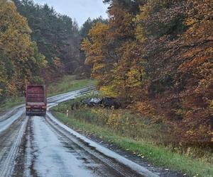 Wypadek w pobliżu Konotopu - wojskowa ciężarówka w rowie 